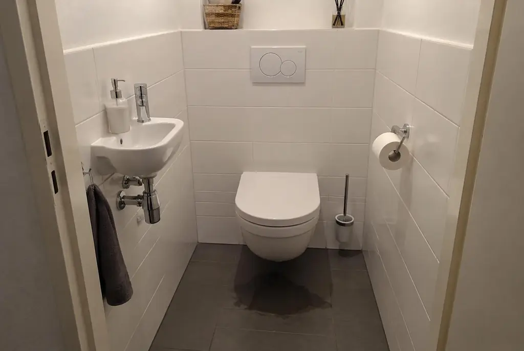 Lekdetectie Waddinxveen – natte vloer bij een toilet